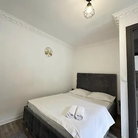 Silver Apartment *
