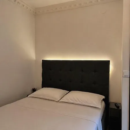 Silver Apartment *